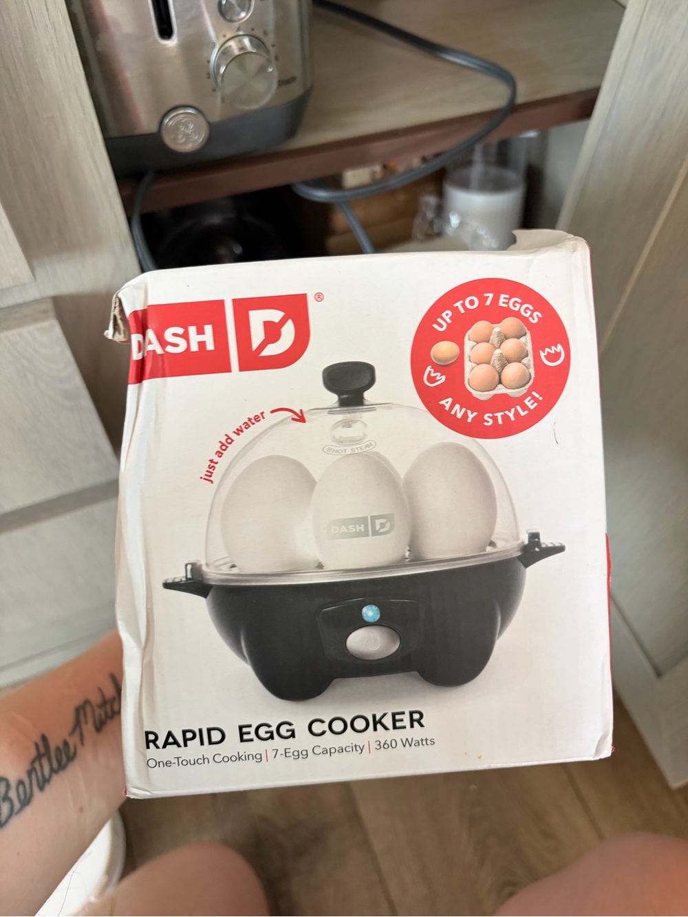 New in box: DASH Rapid Egg Cooker - Black ( slightly dented box )